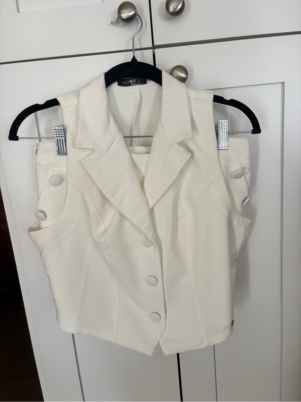 Sleeveless Tailored Vest in White – Polished Button-Front Waistcoat